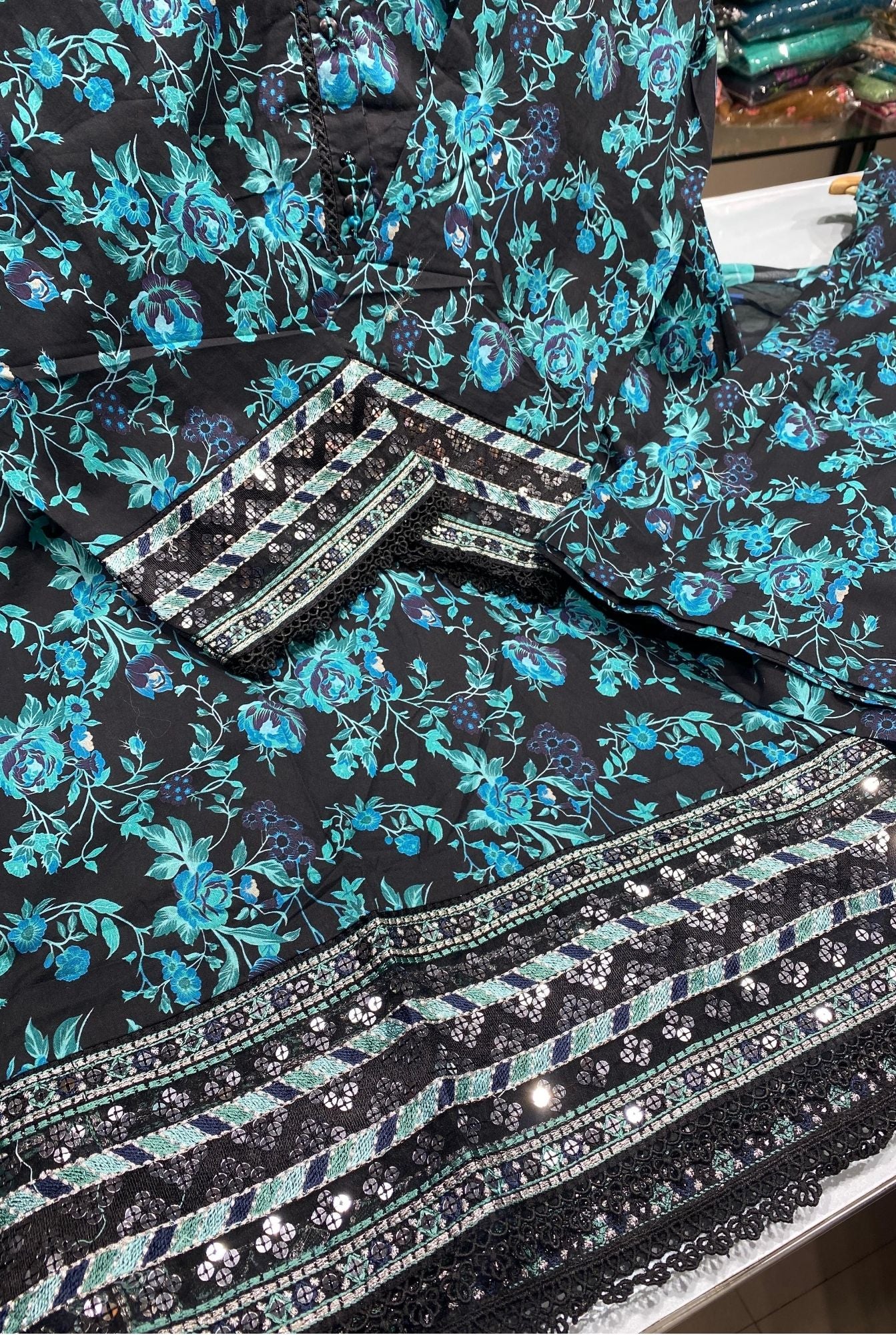 SADA BAHAR SIGNATURE FESTIVE LAWN STITCHED COLLECTION (4)