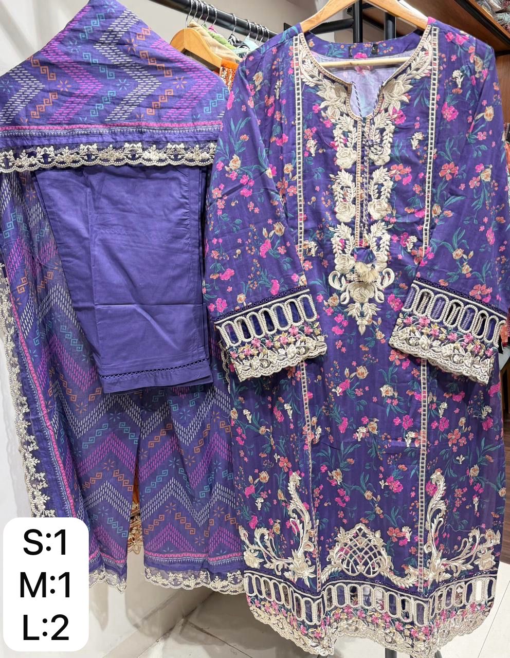 SADABAHAR SIGNATURE EMBROIDERED LAWN D.NO5