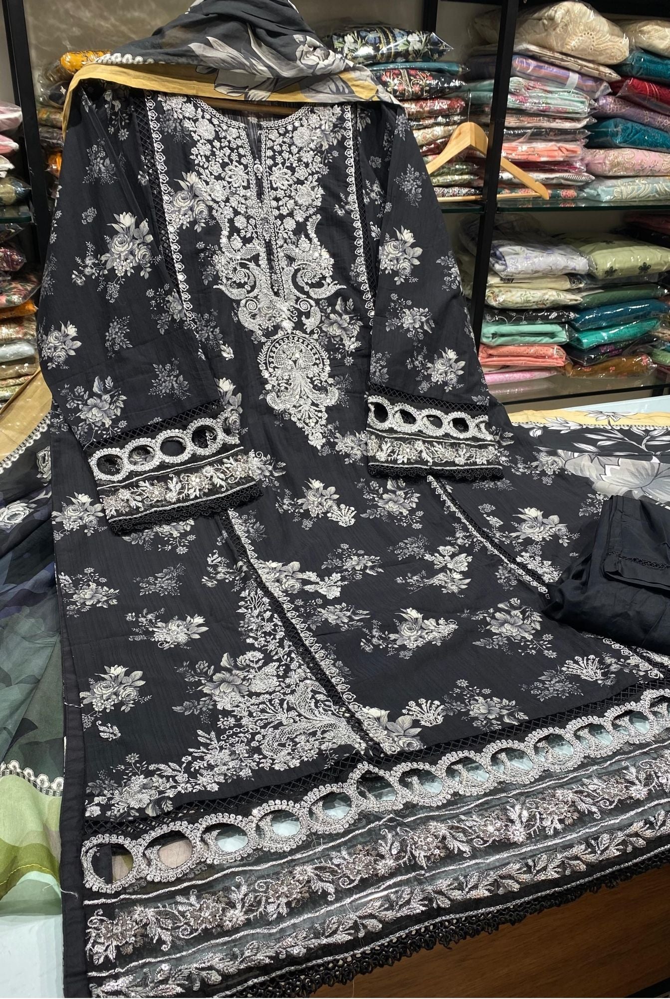 SADA BAHAR SIGNATURE FESTIVE LAWN STITCHED COLLECTION (2)