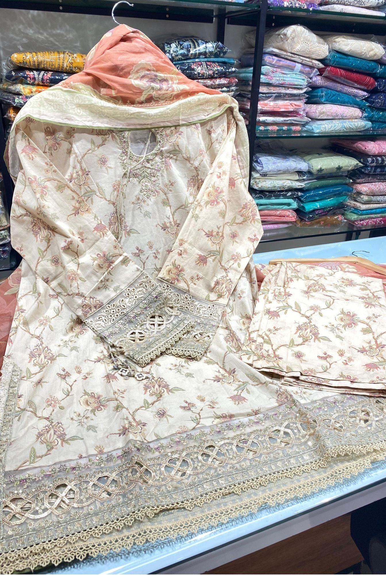 SADA BAHAR SIGNATURE FESTIVE LAWN STITCHED COLLECTION (1)