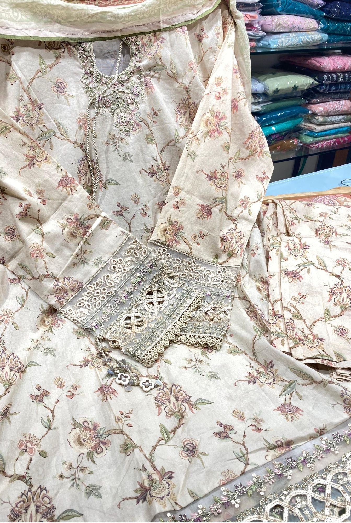 SADA BAHAR SIGNATURE FESTIVE LAWN STITCHED COLLECTION (1)