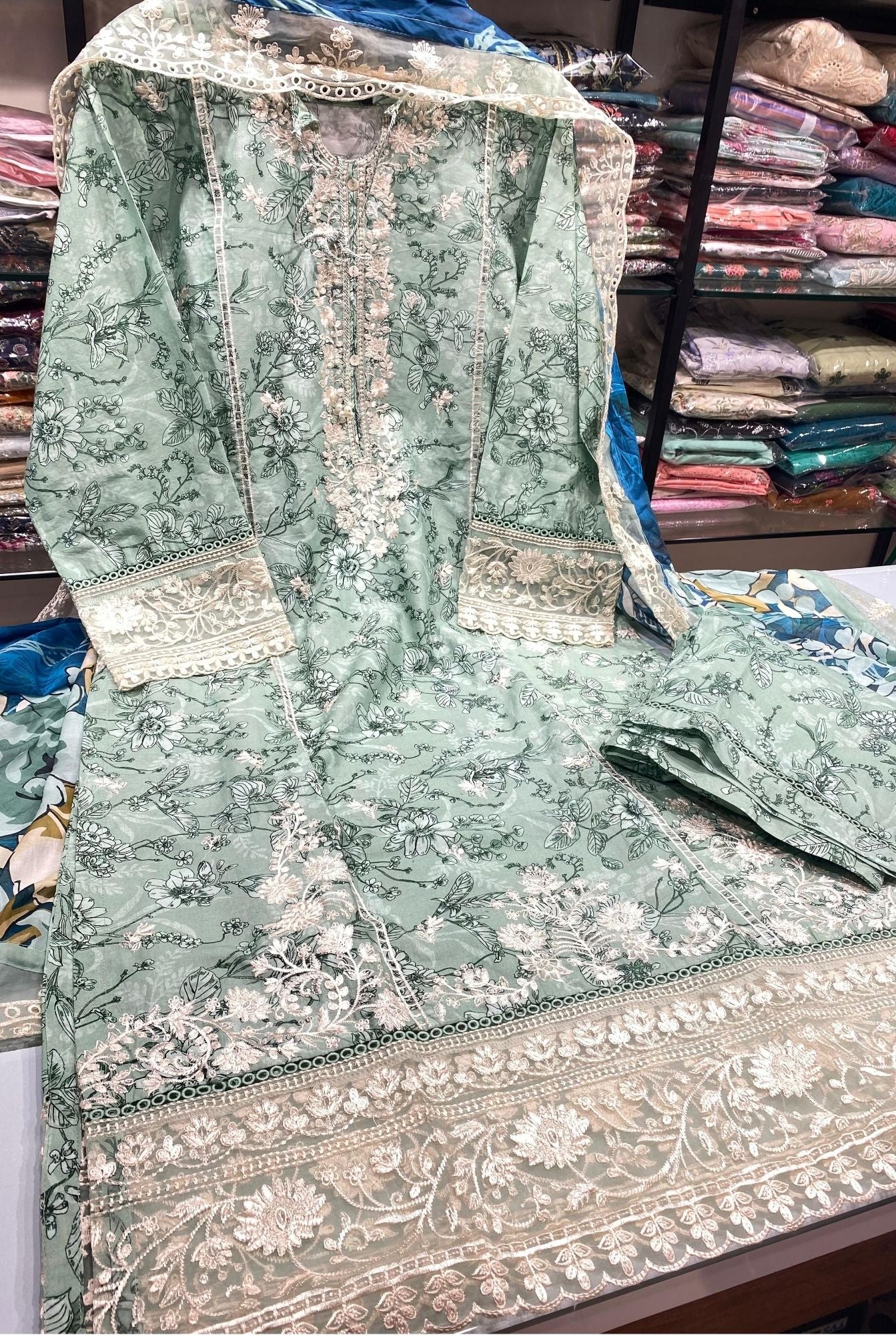 SADA BAHAR SIGNATURE FESTIVE LAWN STITCHED COLLECTION (6)