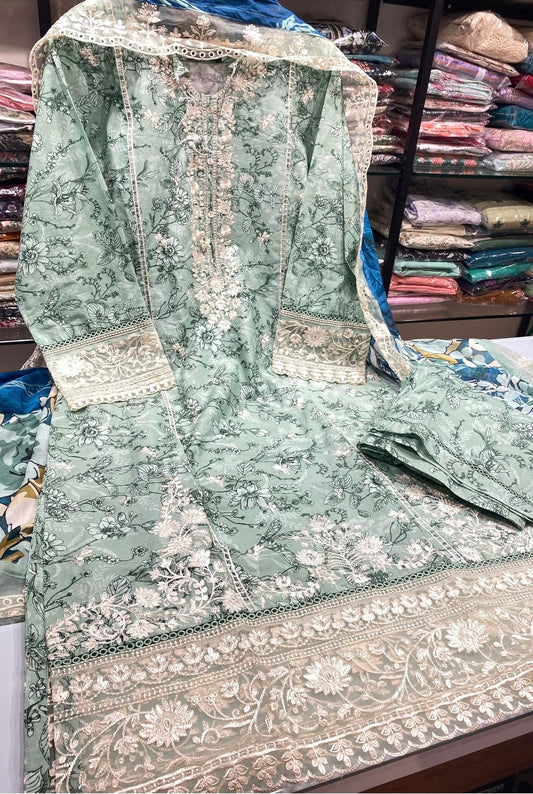 SADA BAHAR SIGNATURE FESTIVE LAWN STITCHED COLLECTION (6)