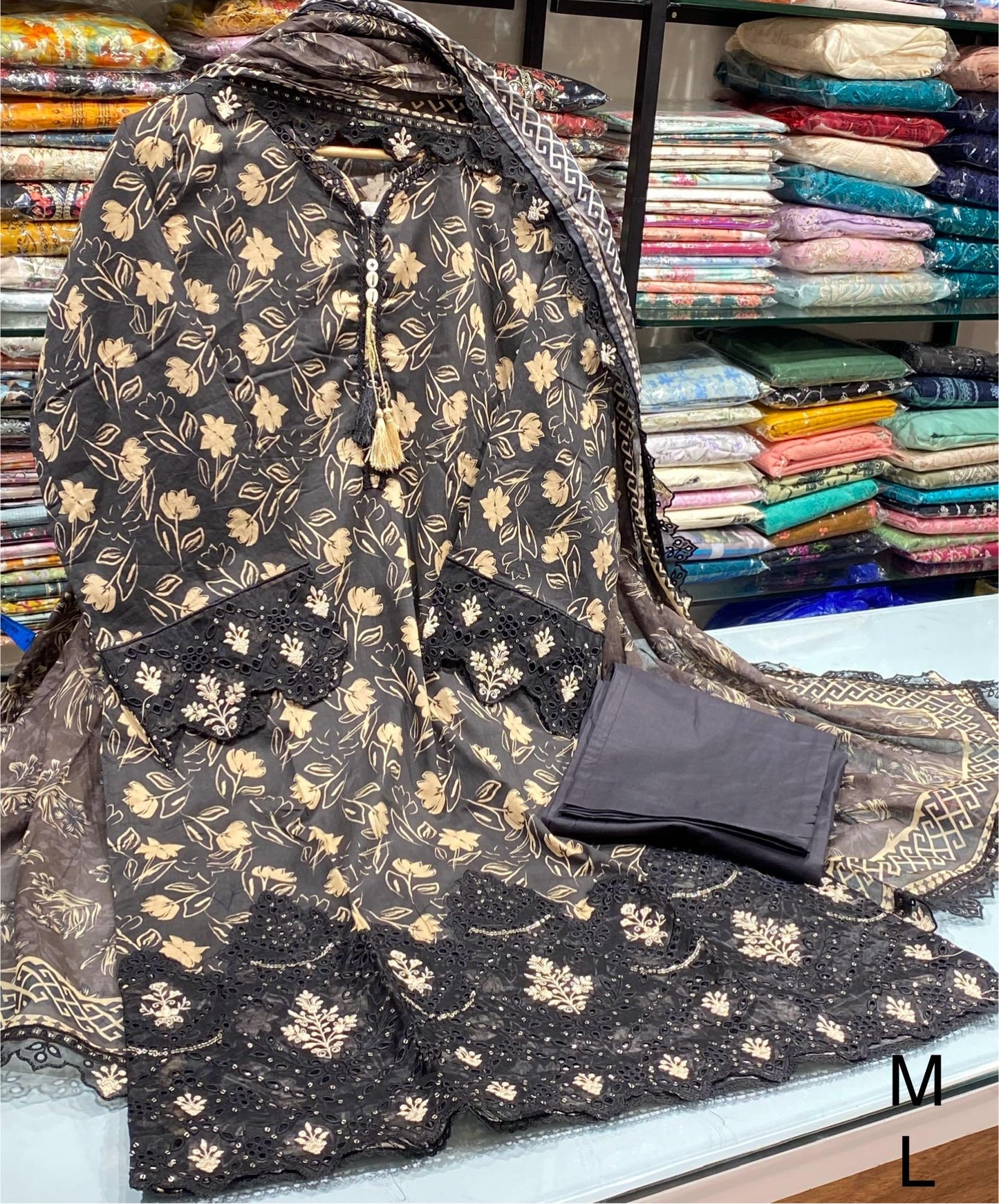 RIWAYAT PREMIUM EMBROIDERED LAWN STITCHED 3PC COLLECTION 2025 VOL 12 (2)