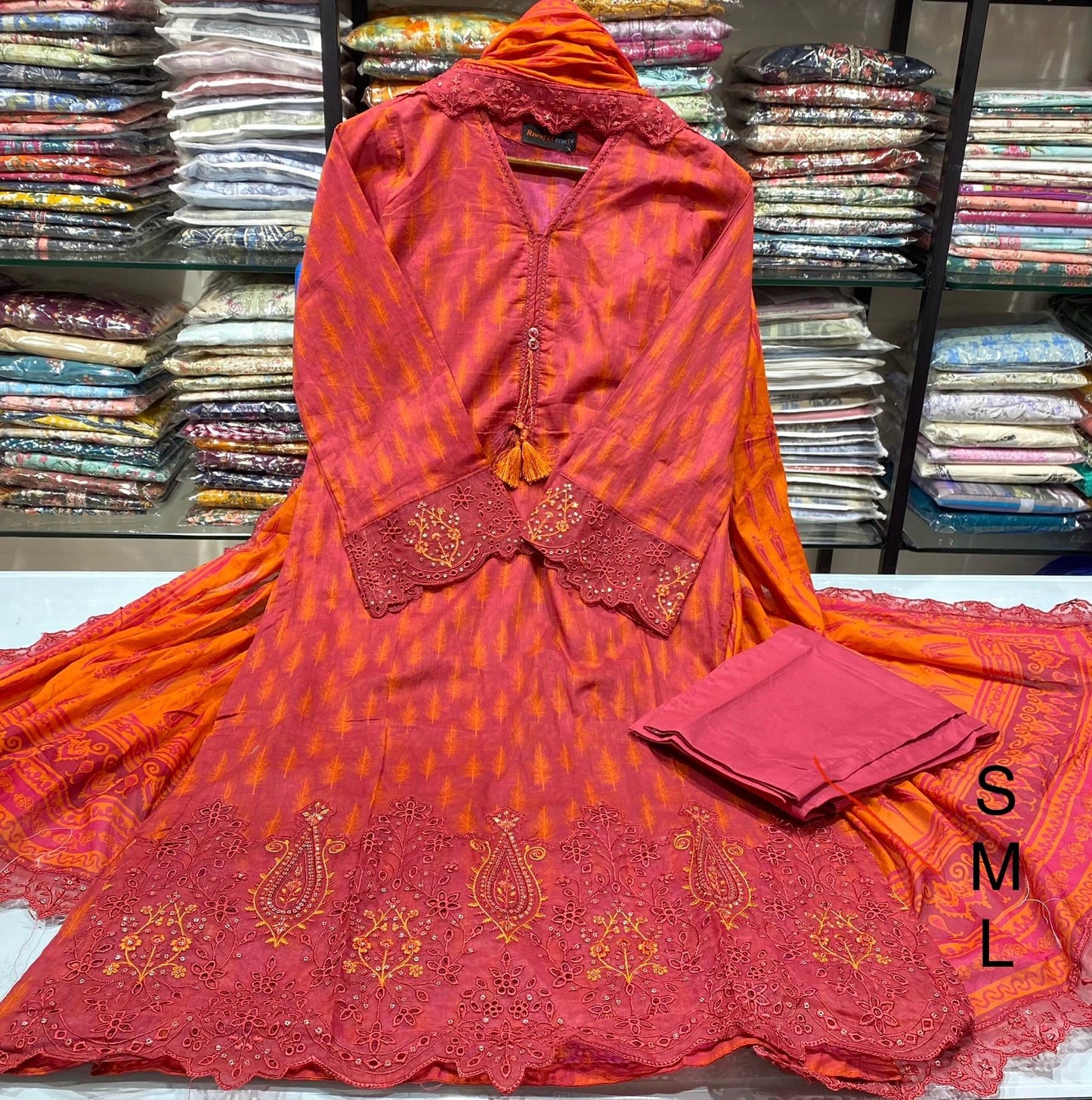 RIWAYAT PREMIUM EMBROIDERED LAWN STITCHED 3PC COLLECTION 2025 VOL 12 (6)