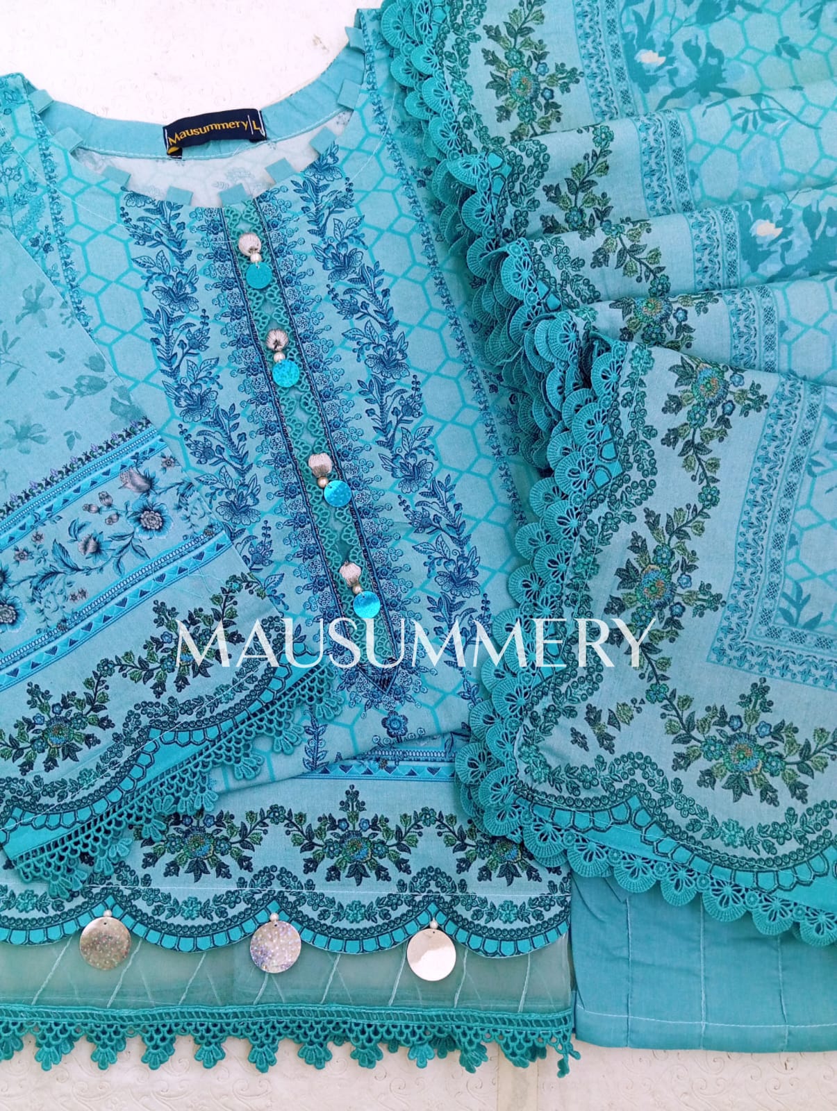 MAUSUMMERY LUXURY LAWN vol 6 - D10