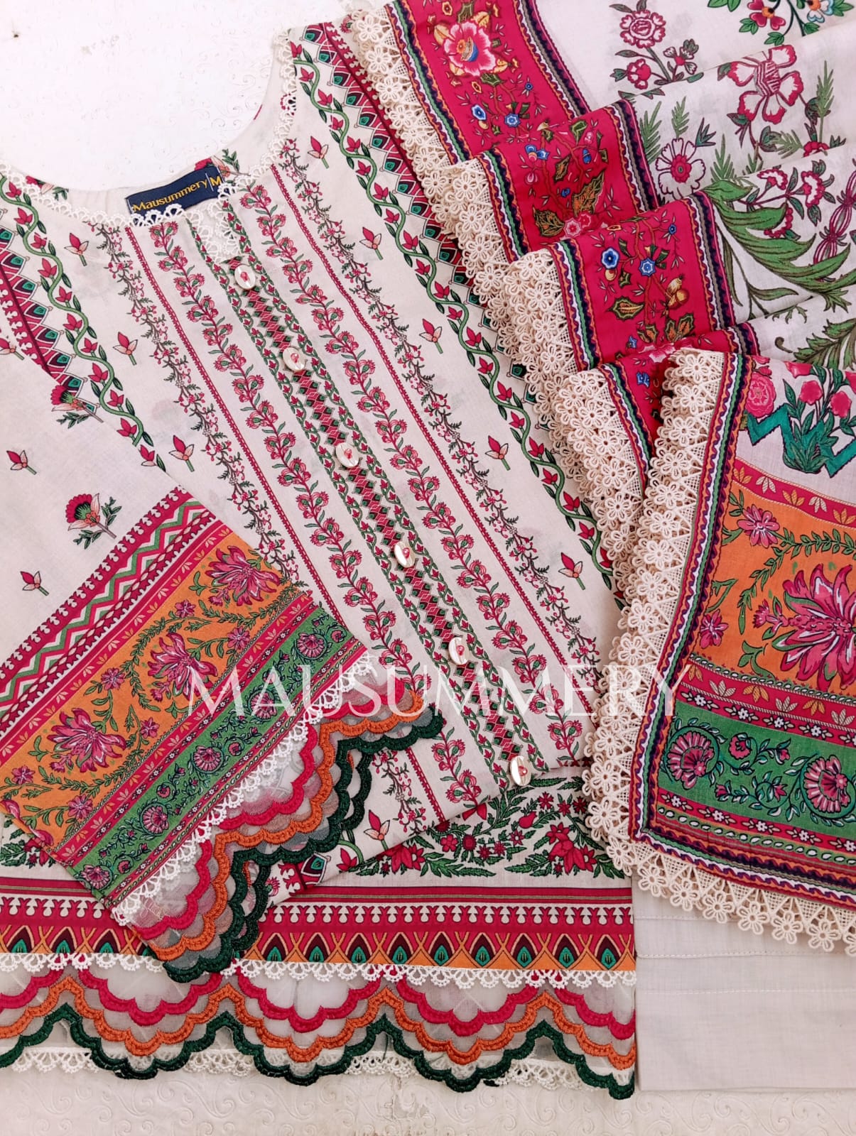 MAUSUMMERY LUXURY LAWN- 01