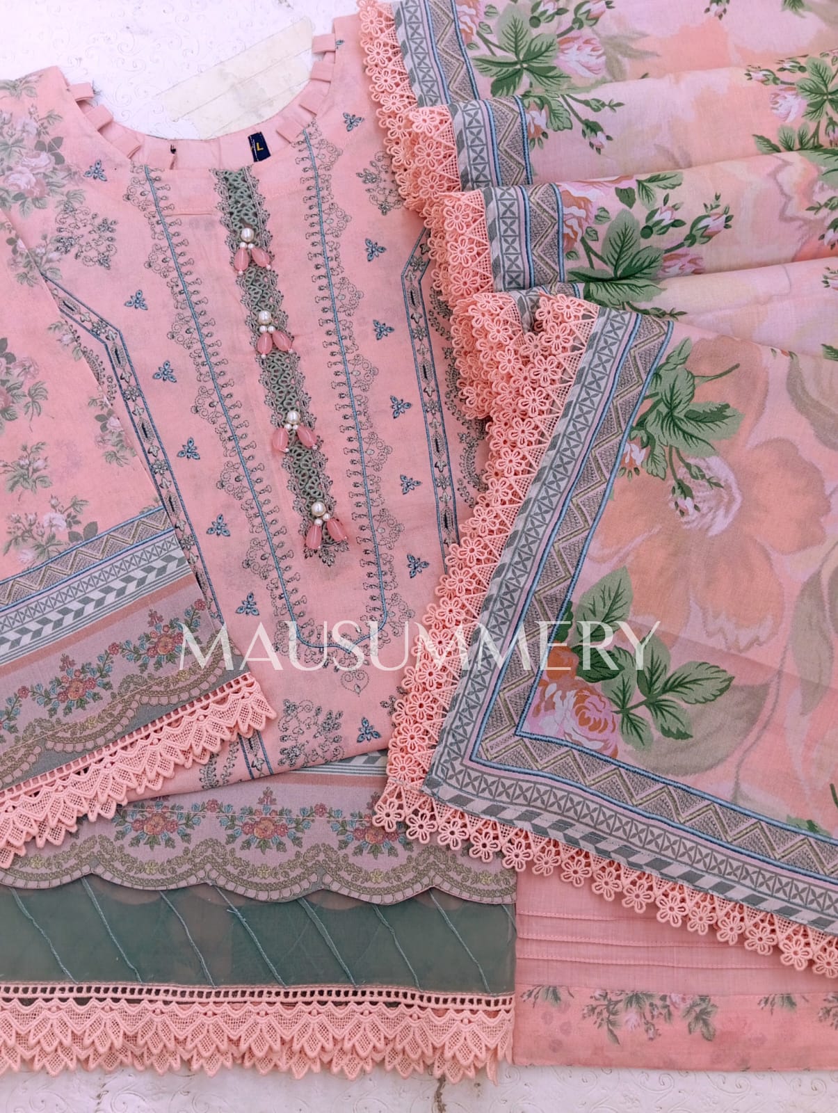 MAUSUMMERY LUXURY LAWN vol 6 - D07