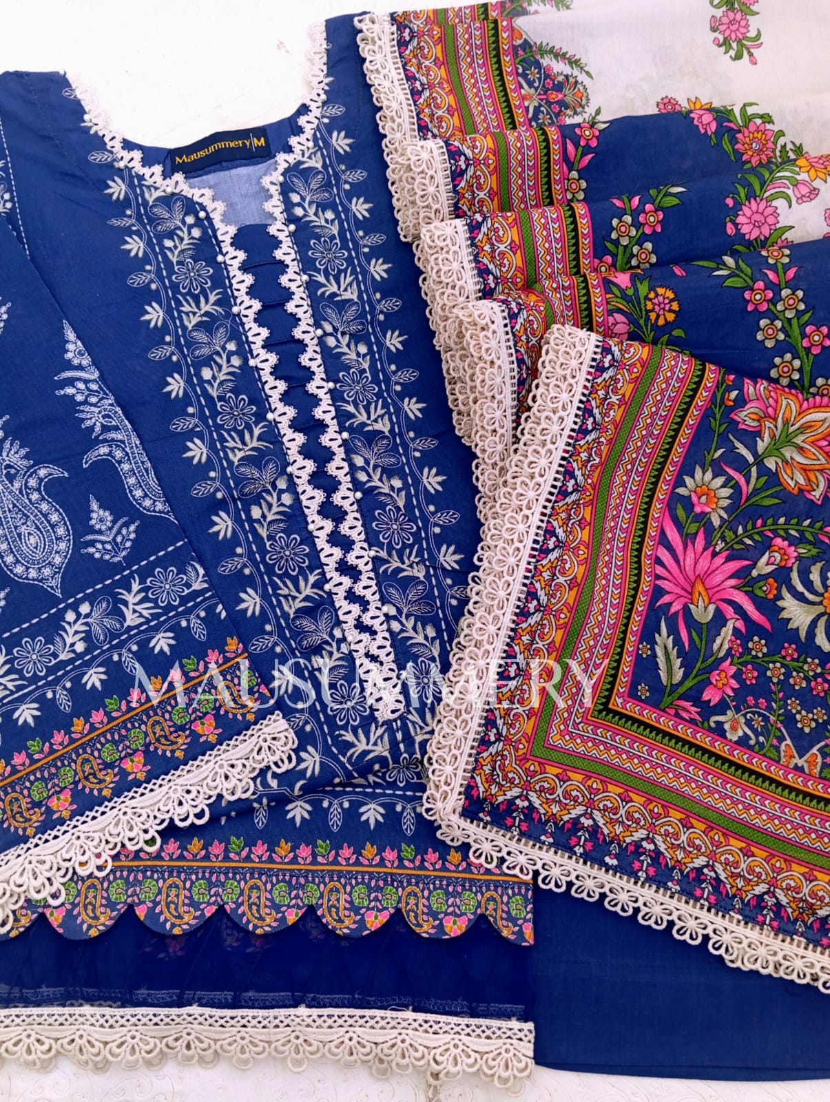 MAUSUMMERY LUXURY LAWN vol 6 - D01