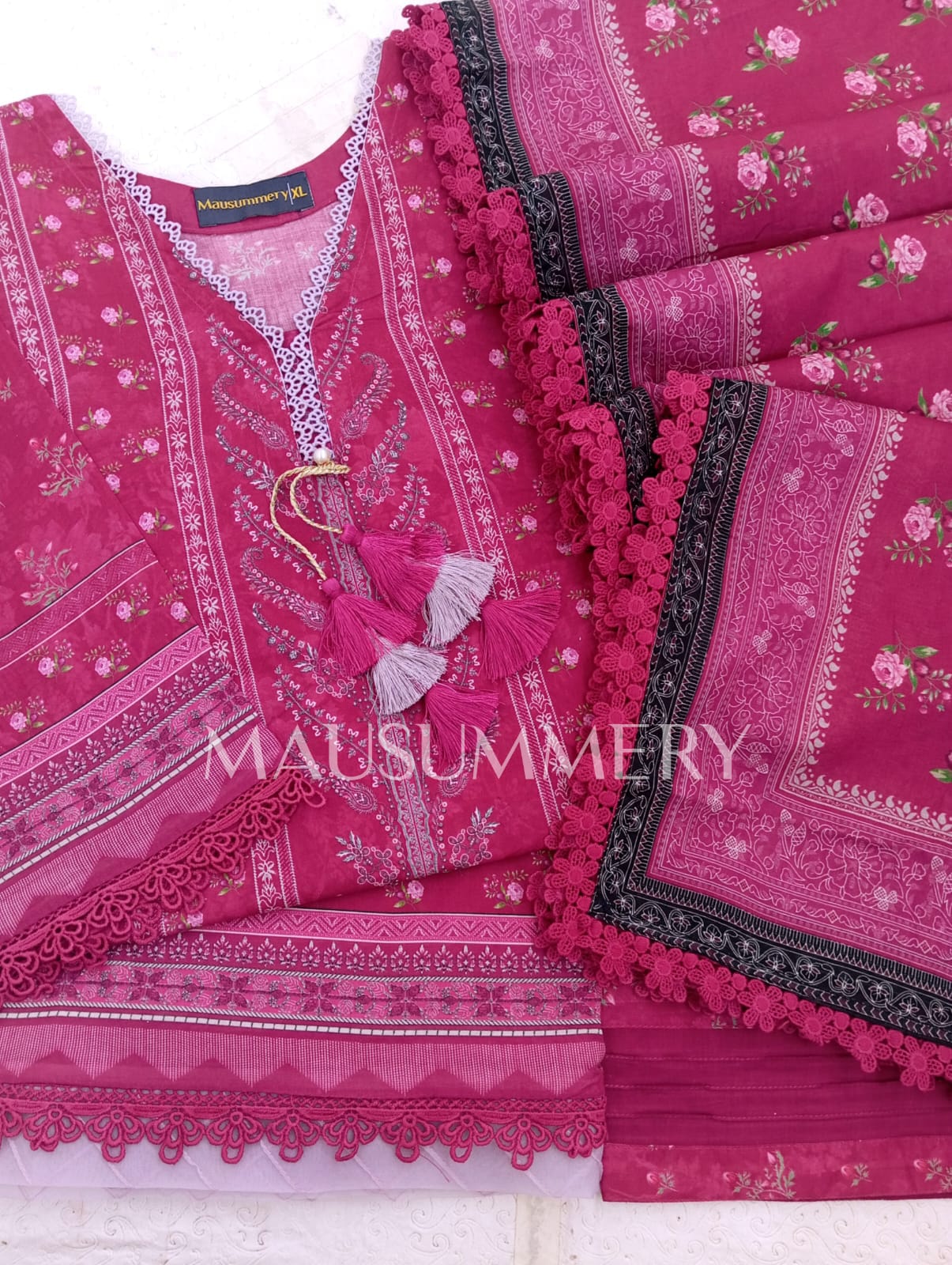 MAUSUMMERY LUXURY LAWN vol 6 - D05