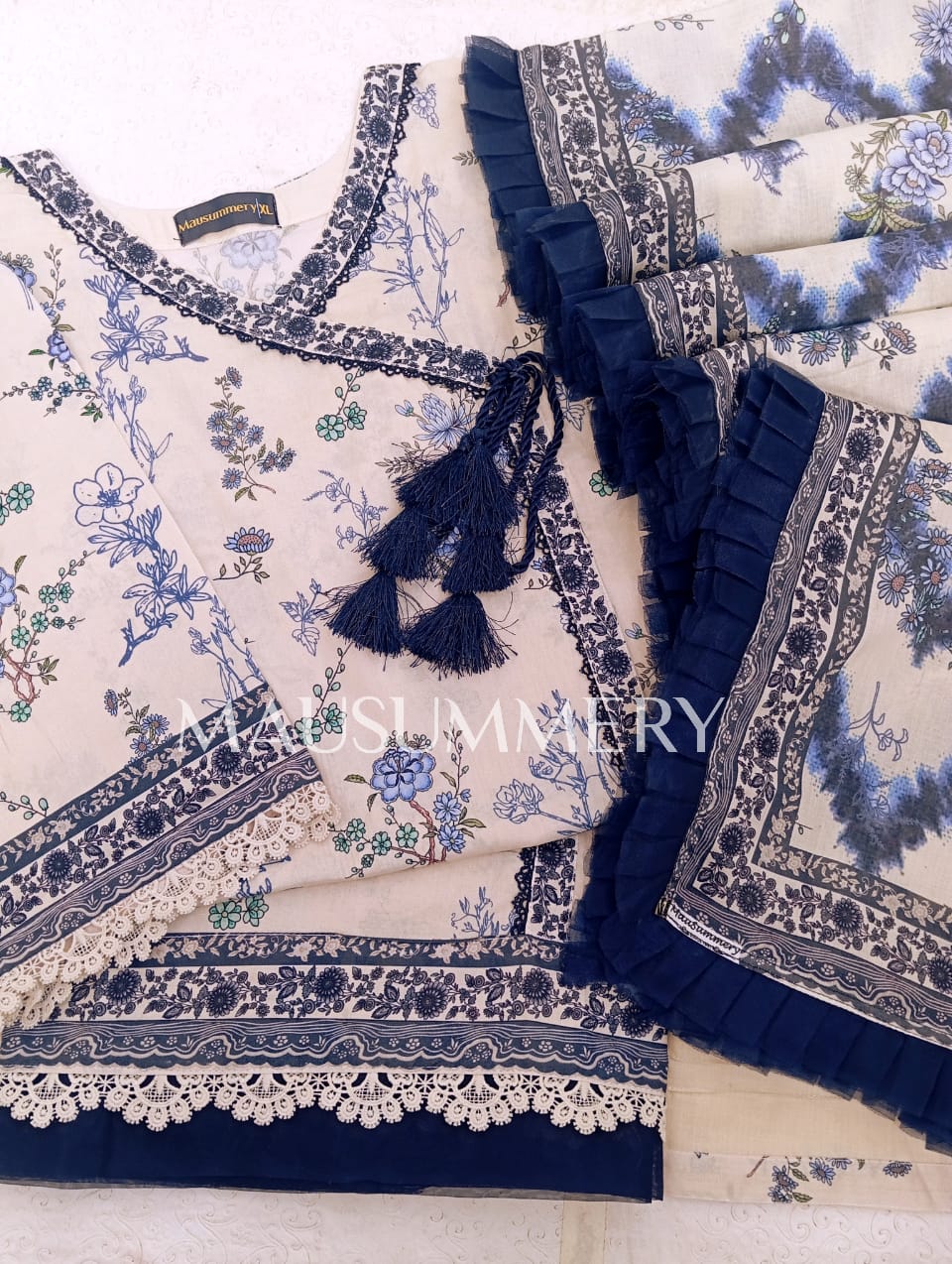 MAUSUMMERY LUXURY LAWN vol 6 - D02