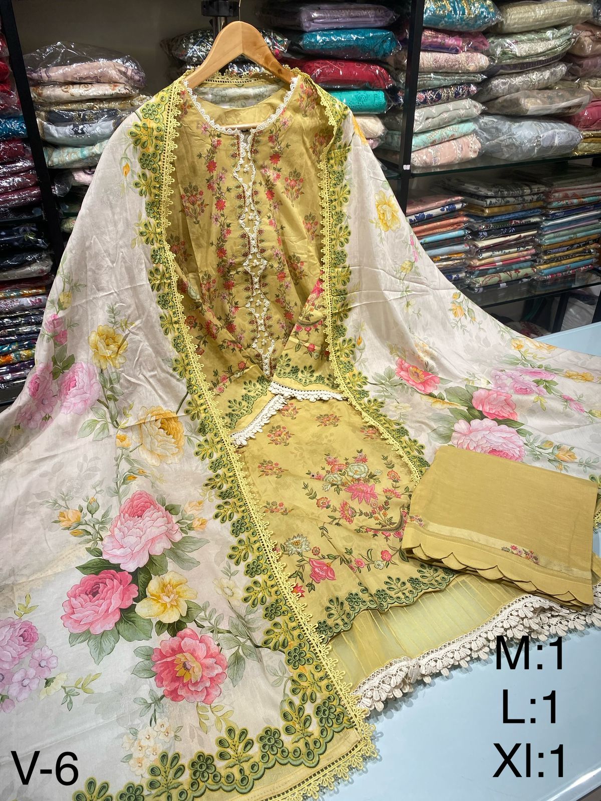 MAUSUMMERY LUXURY LAWN vol 6 - D08