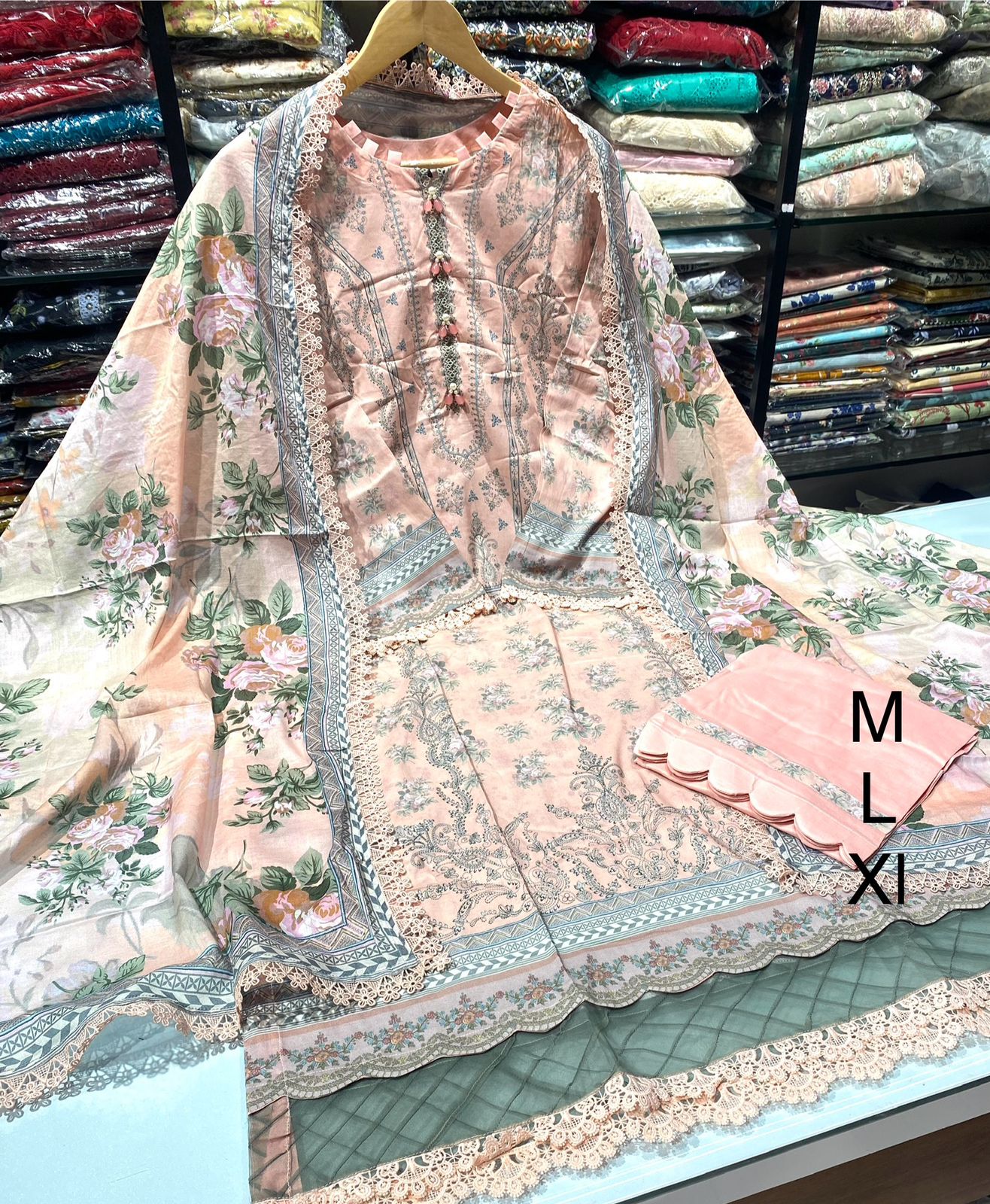 MAUSUMMERY LUXURY LAWN vol 6 - D07