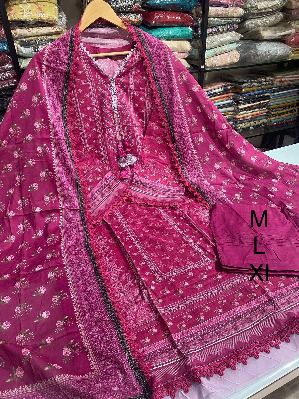 MAUSUMMERY LUXURY LAWN vol 6 - D05